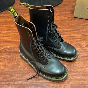 Dr. Marten’s 1490 size 6